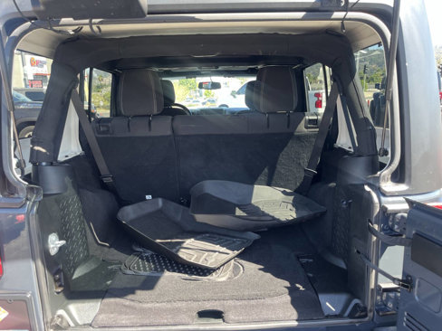 Used 2017 Jeep Wrangler Unlimited Sahara w/ Connectivity Group image 8