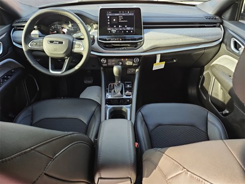 New 2025 Jeep Compass Latitude image 10