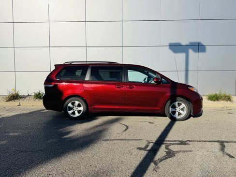 Used 2011 Toyota Sienna LE image 34