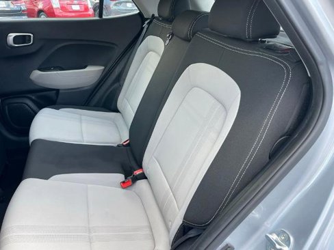 Used 2022 Hyundai Venue SEL image 7