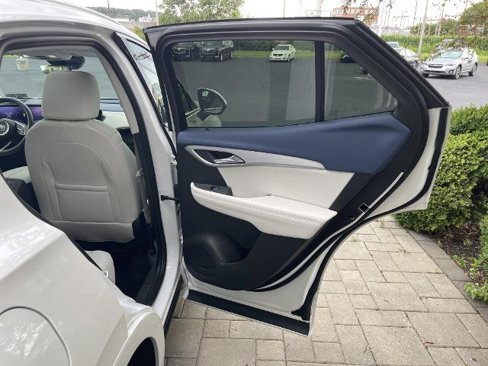 Used 2024 Buick Envision Avenir image 23