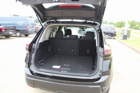 Used 2024 Nissan Rogue S image 5