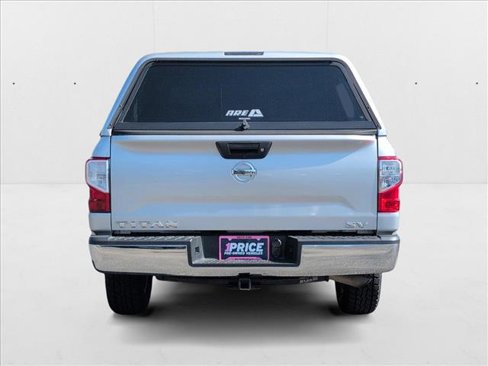 Used 2019 Nissan Titan SV image 7