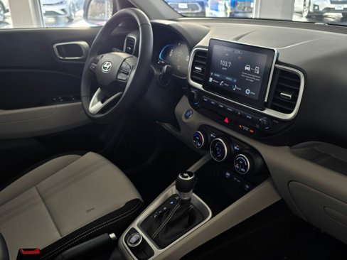 New 2025 Hyundai Venue SEL image 25