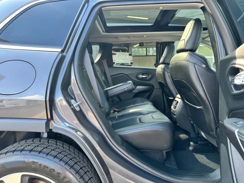 Used 2019 Jeep Cherokee Limited w/ Trailer Tow Group image 18