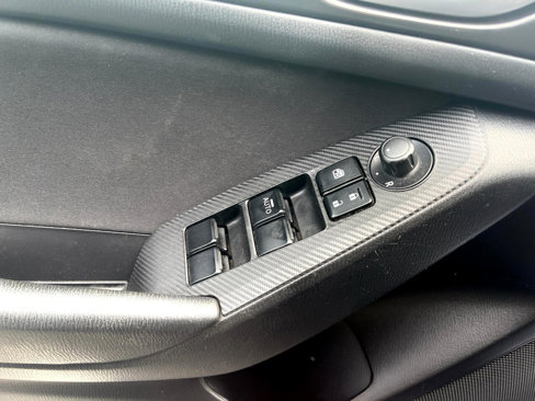 Used 2014 MAZDA MAZDA3 i SV image 32