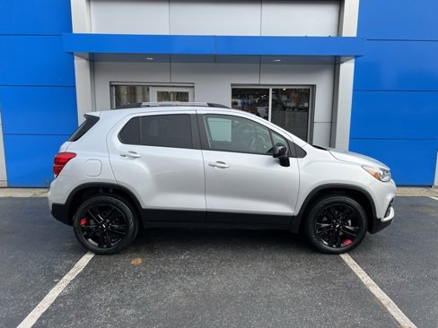 Used 2022 Chevrolet Trax LT w/ Redline Edition image 4