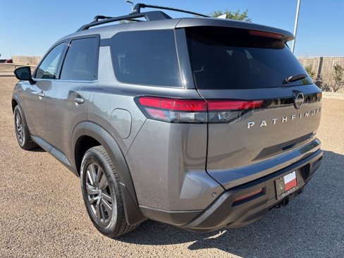 Used 2022 Nissan Pathfinder SV w/ SV Premium Package image 4