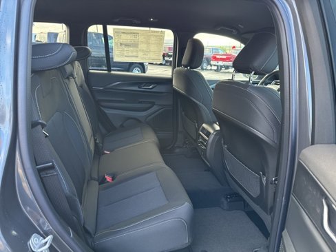 New 2025 Jeep Grand Cherokee Laredo w/ Luxury Tech Group I image 12