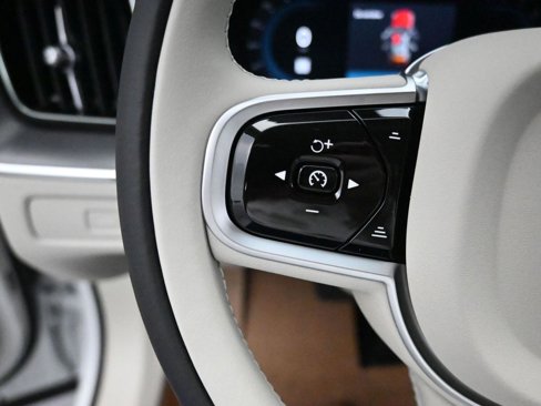 New 2025 Volvo XC60 B5 Core image 17