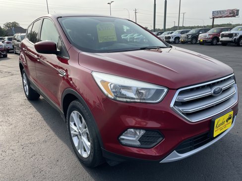 Used 2017 Ford Escape SE image 2
