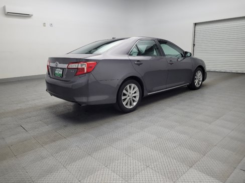 Used 2014 Toyota Camry XLE image 9