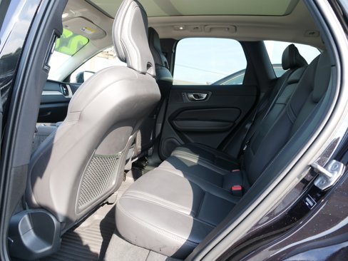Used 2022 Volvo XC60 B6 Inscription image 13