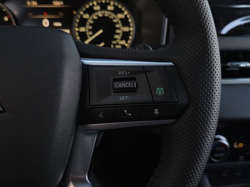 New 2025 Mitsubishi Outlander SE image 11