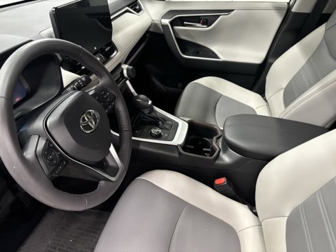 Used 2023 Toyota RAV4 Limited image 16