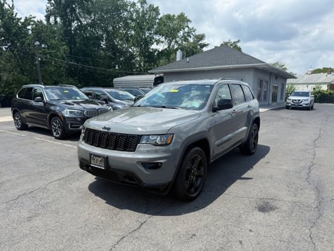 Used 2019 Jeep Grand Cherokee Laredo image 3