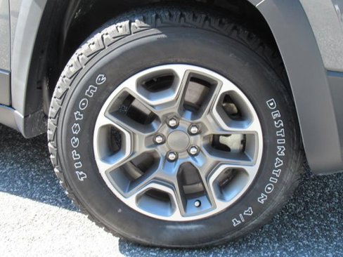 Used 2022 Jeep Cherokee Trailhawk w/ Premium Leather Package image 7