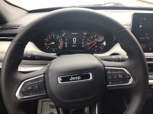Used 2024 Jeep Compass Limited image 15