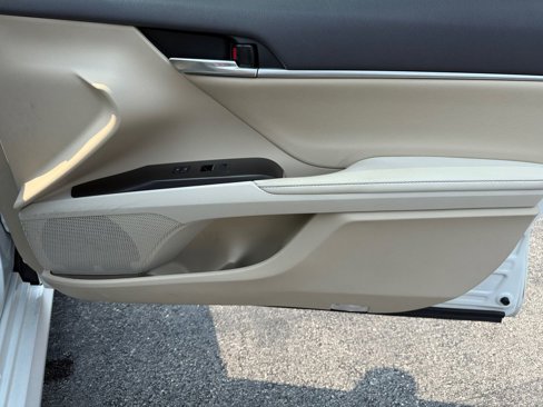 Certified 2022 Toyota Camry XLE w/ Navigation Package image 19