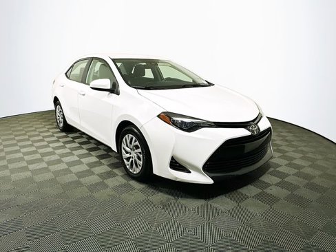 Used 2019 Toyota Corolla LE image 1