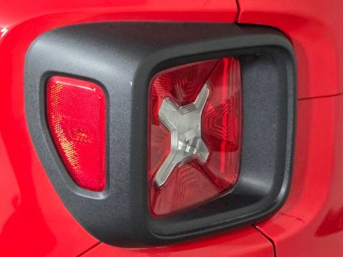 Used 2017 Jeep Renegade Latitude w/ Cold Weather Group image 13
