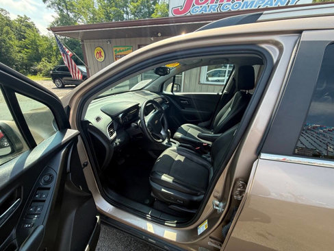 Used 2018 Chevrolet Trax LT w/ LT Convenience Package image 7