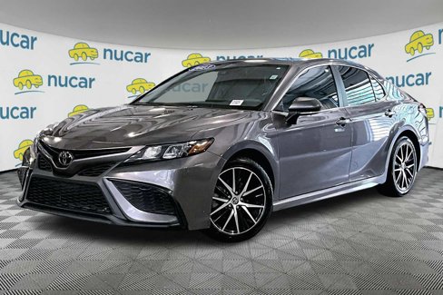 Used 2023 Toyota Camry SE image 3