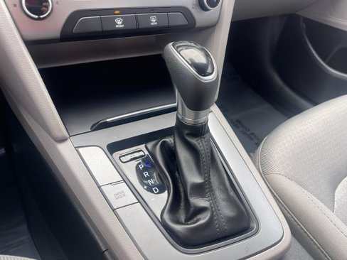 Used 2017 Hyundai Elantra SE image 27