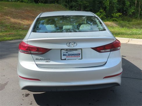Used 2018 Hyundai Elantra SE image 12