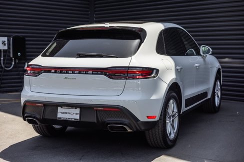 Certified 2025 Porsche Macan image 9