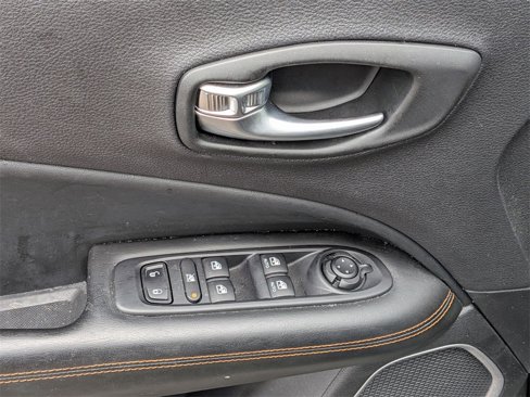 Certified 2020 Jeep Compass Limited image 10
