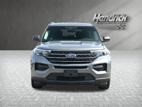 Used 2023 Ford Explorer XLT image 6