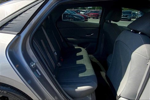 Used 2023 Hyundai Elantra SEL image 18