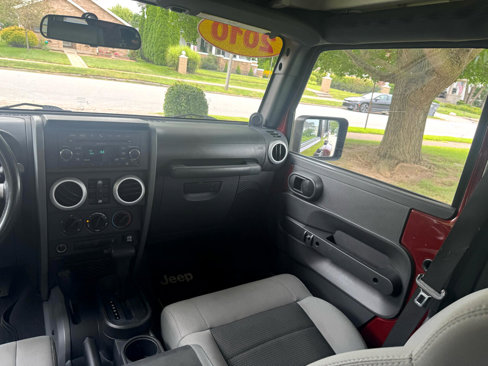Used 2010 Jeep Wrangler Unlimited Sahara w/ Mopar Chrome Edition Group image 15