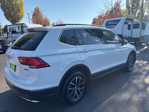 Used 2021 Volkswagen Tiguan SE w/ Panoramic Sunroof Package image 2