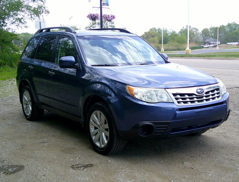 Used 2011 Subaru Forester 2.5X Premium w/ All-Weather Pkg image 3