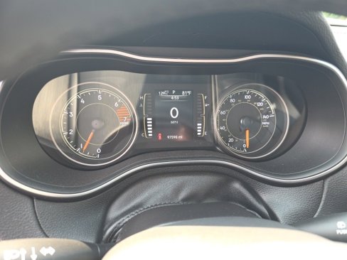 Used 2019 Jeep Cherokee Latitude Plus w/ Comfort/Convenience Group image 21