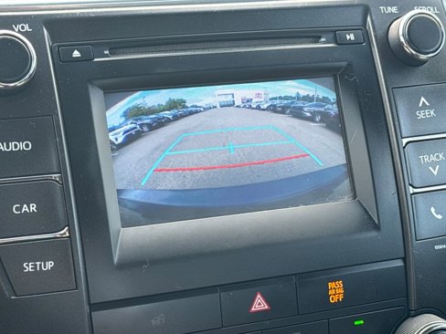 Used 2016 Toyota Camry LE image 4