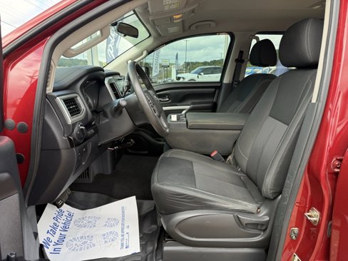 Used 2017 Nissan Titan SV image 12