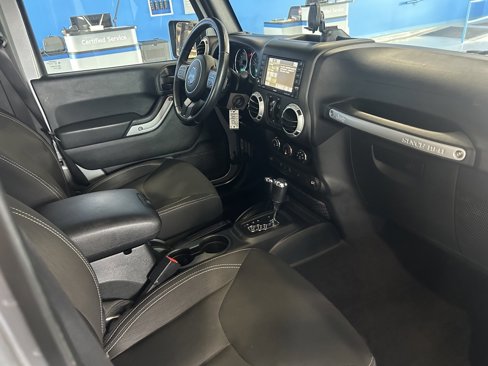 Used 2018 Jeep Wrangler Unlimited Sahara image 18