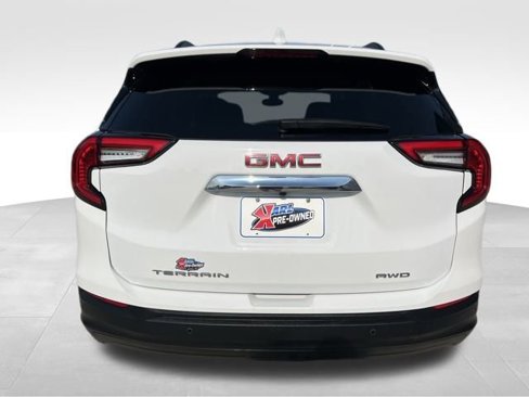 Used 2023 GMC Terrain SLE w/ Driver Convenience Package image 4