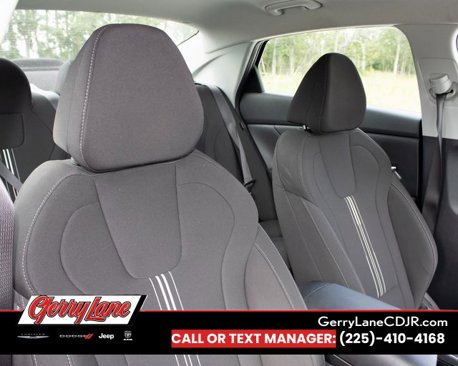 Used 2024 Hyundai Elantra SEL image 16