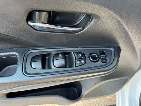 Used 2022 Nissan Versa SV image 13