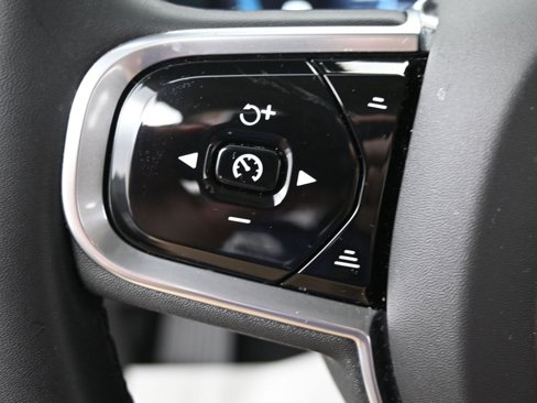 Certified 2023 Volvo XC60 B5 Ultimate w/ Protection Package Premier image 17