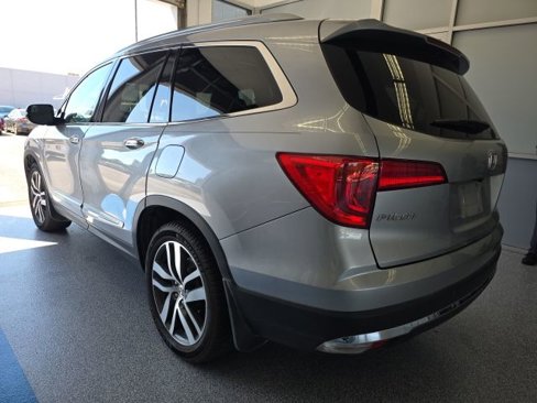 Used 2017 Honda Pilot Touring image 3