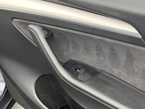 Used 2023 Tesla Model Y Performance image 36