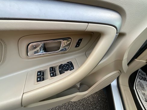 Used 2013 Ford Taurus SEL image 38