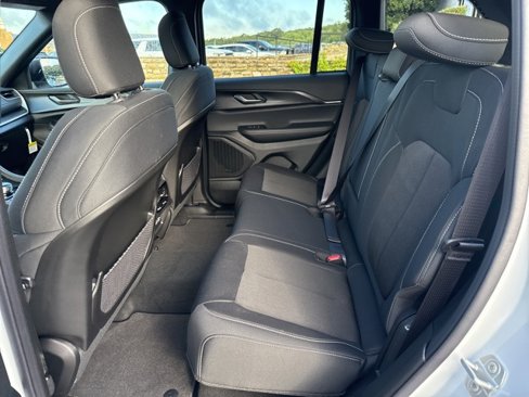New 2025 Jeep Grand Cherokee Laredo X w/ Luxury Tech Group I image 16