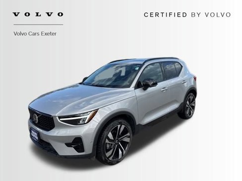 Certified 2025 Volvo XC40 B5 Plus image 1