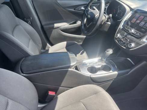 Used 2017 Chevrolet Malibu LT image 14